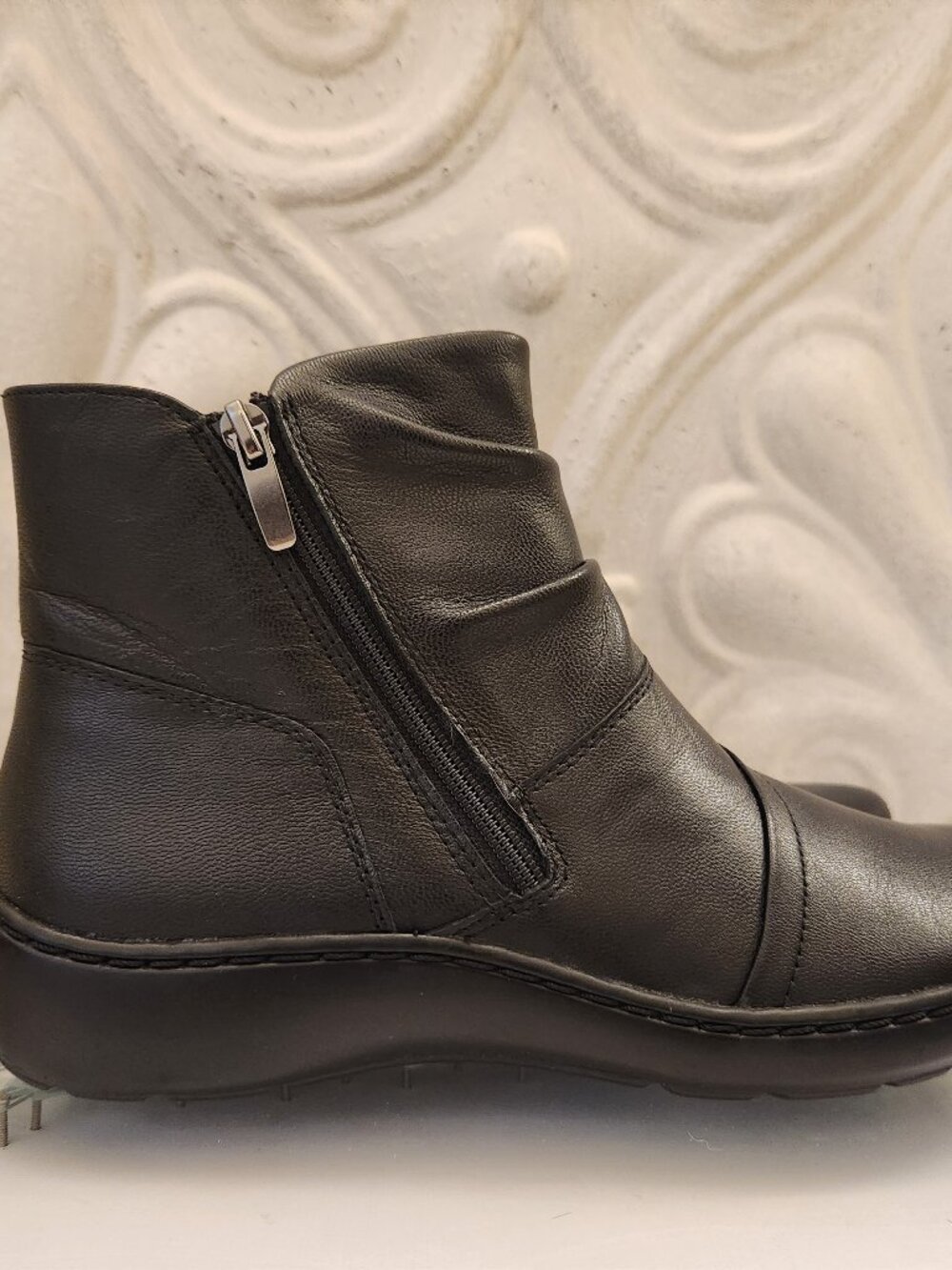 Clarks Leather "Cora Pace" Booties. NWT. Size 7 - Picture 2 of 9